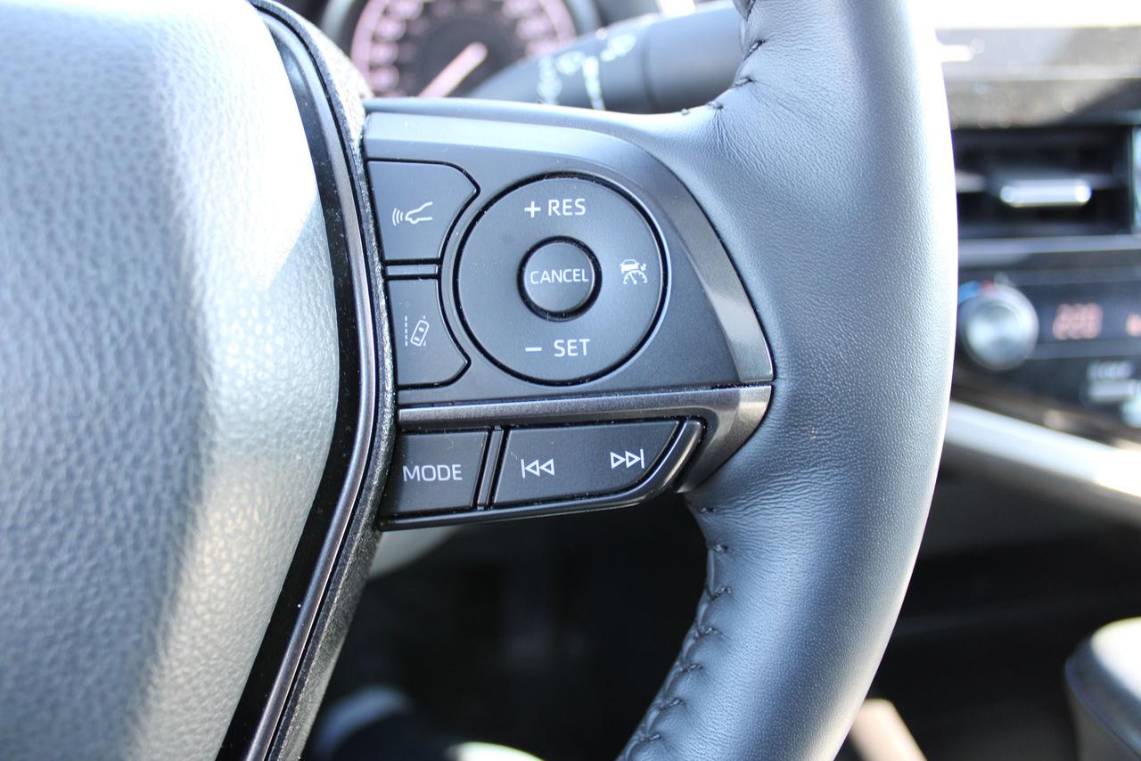 2024 Toyota Camry HYBRID SE Photo