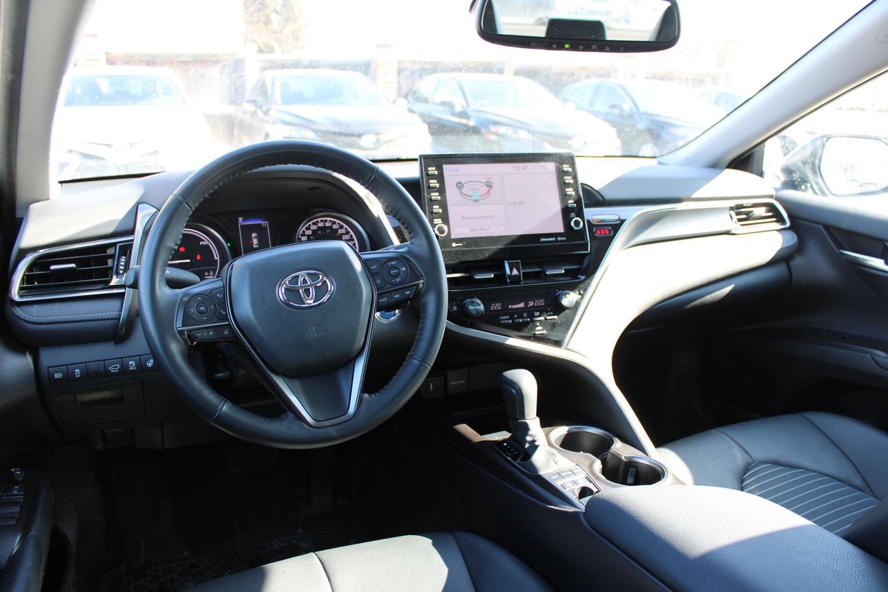 2024 Toyota Camry HYBRID SE Photo