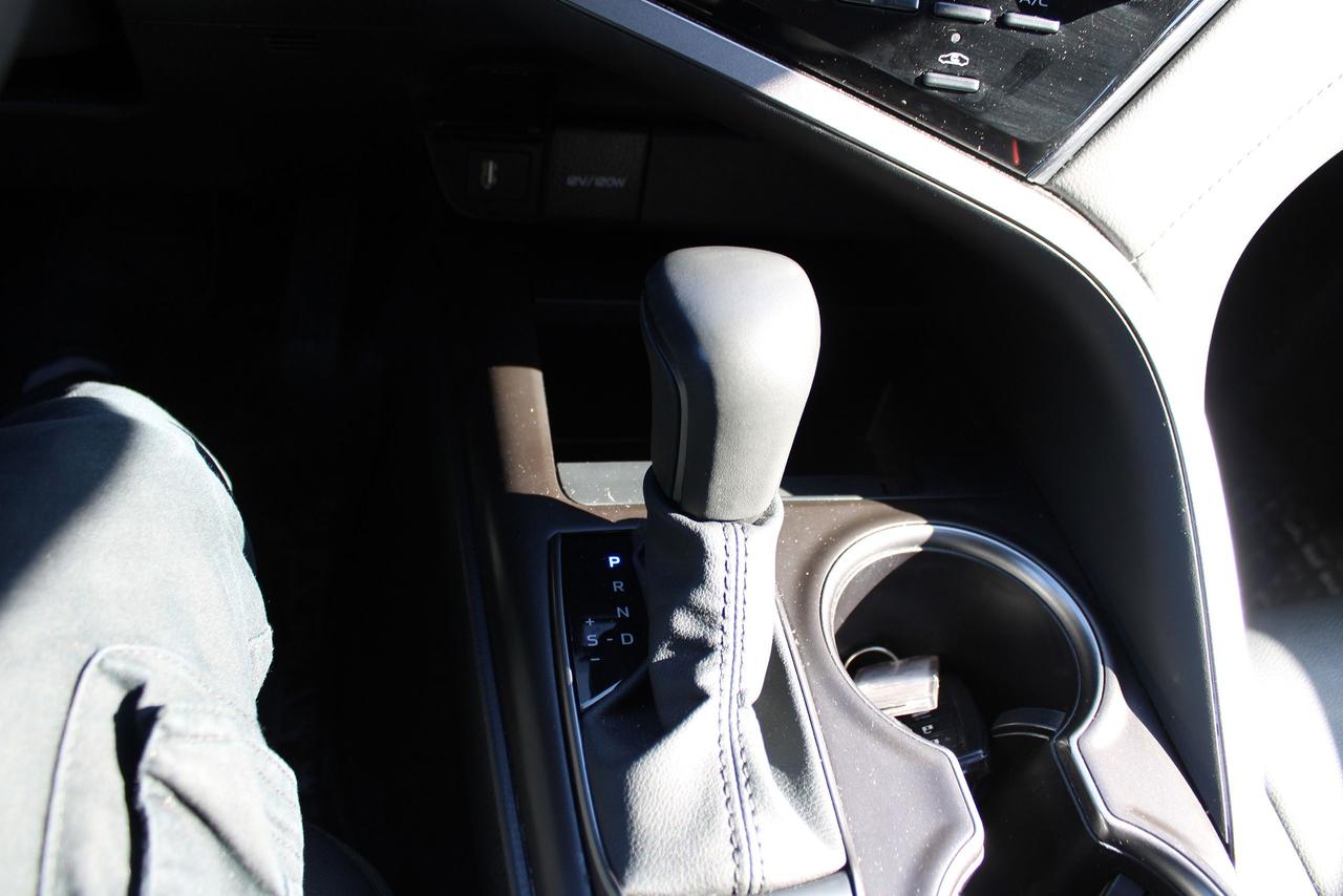 2024 Toyota Camry HYBRID SE Photo