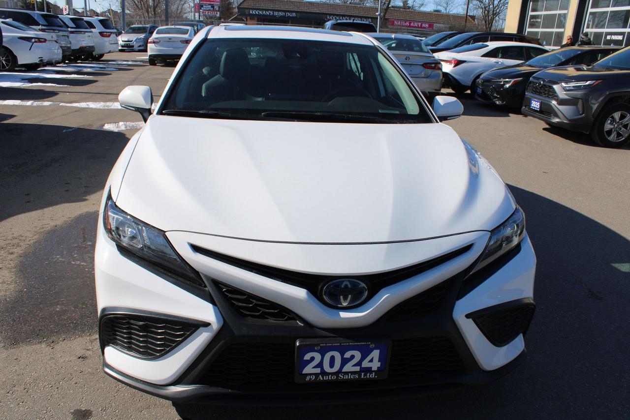 2024 Toyota Camry HYBRID SE Photo