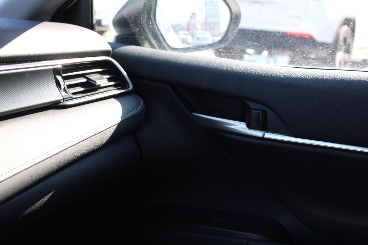 2024 Toyota Camry HYBRID SE Photo