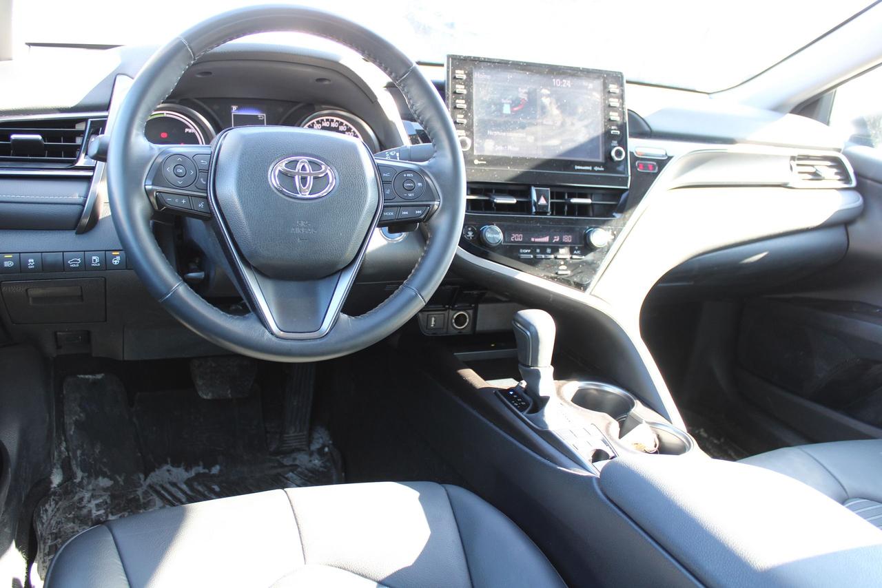 2024 Toyota Camry HYBRID SE Photo