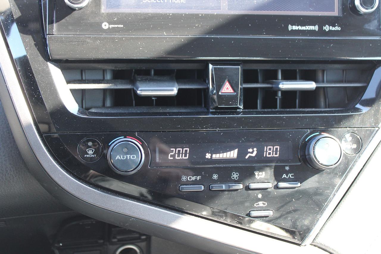 2024 Toyota Camry HYBRID SE Photo