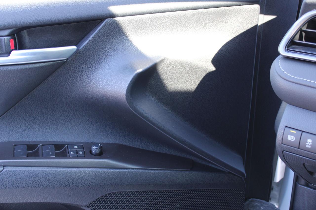 2024 Toyota Camry HYBRID SE Photo