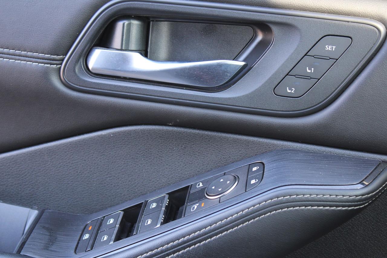 2024 Nissan Rogue SL Photo