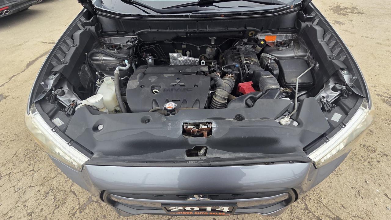 2014 Mitsubishi RVR SE, NO ACCIDENTS, ONLY 72KMS, 4WD, CERTIFIED Photo