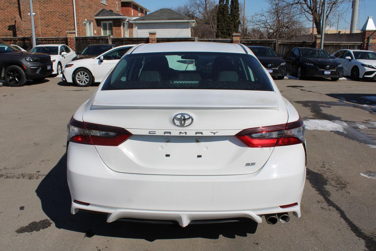 2024 Toyota Camry SE Photo