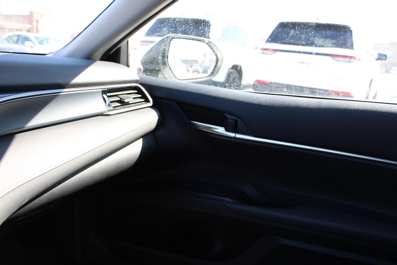 2024 Toyota Camry SE Photo