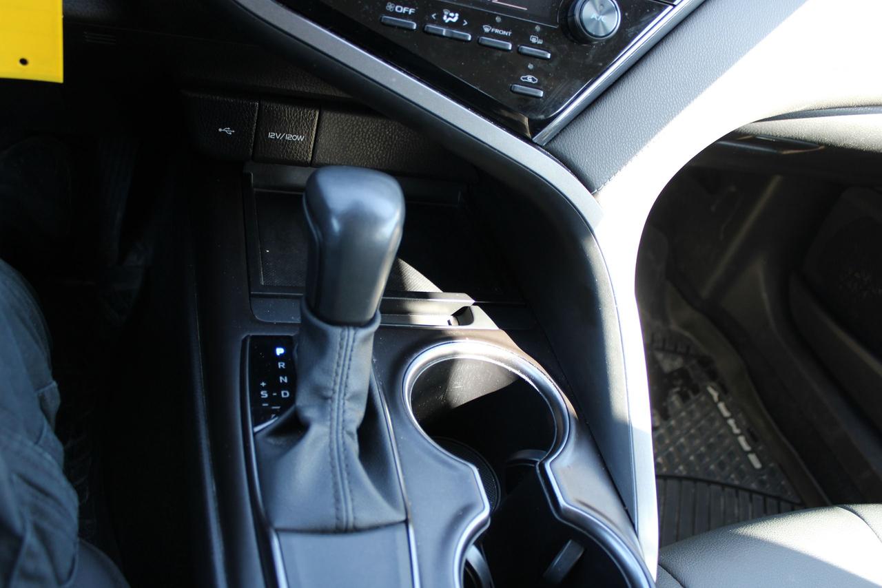 2024 Toyota Camry SE Photo