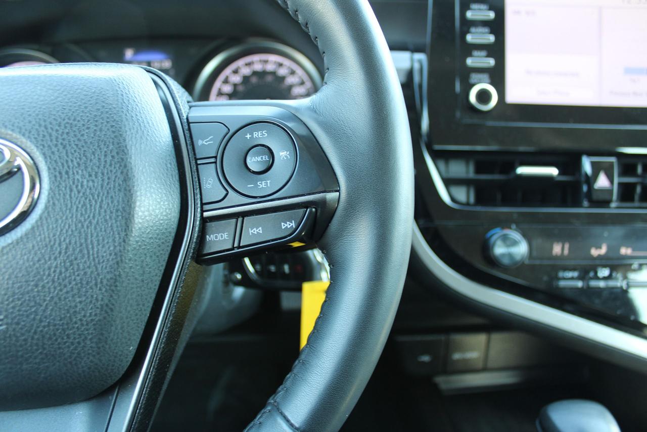 2024 Toyota Camry SE Photo