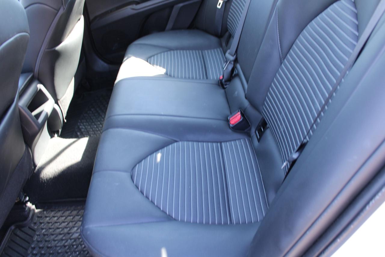 2024 Toyota Camry SE Photo