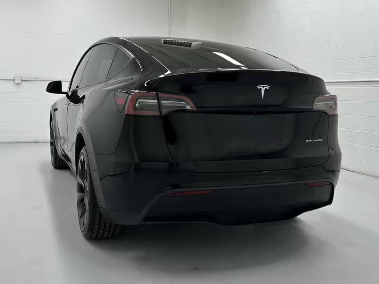 2023 Tesla Model Y LONG RANGE Photo