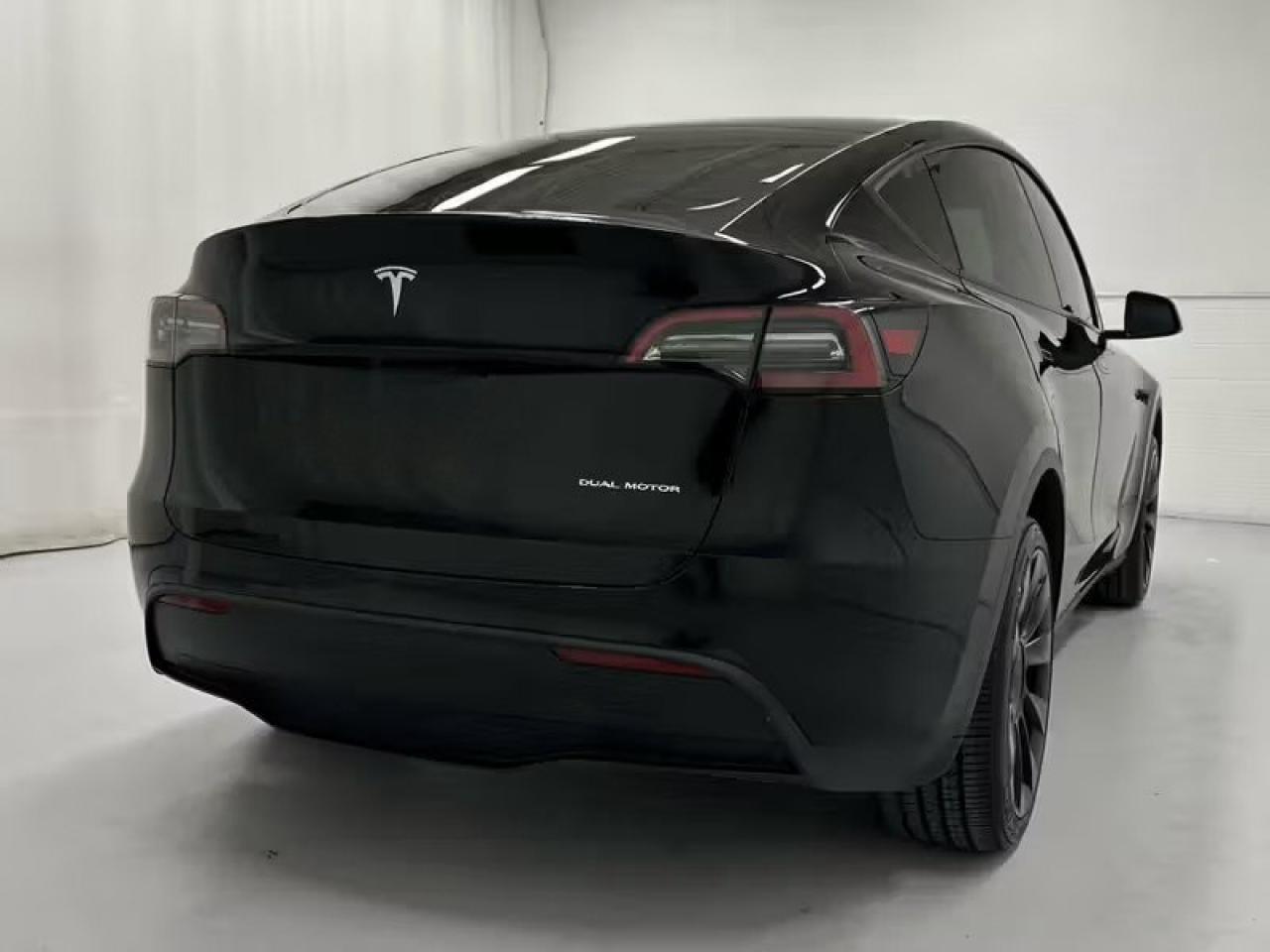 2023 Tesla Model Y LONG RANGE Photo
