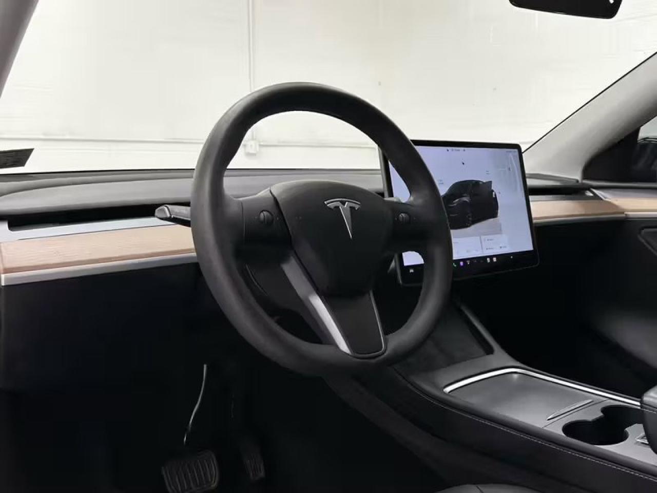 2023 Tesla Model Y LONG RANGE Photo