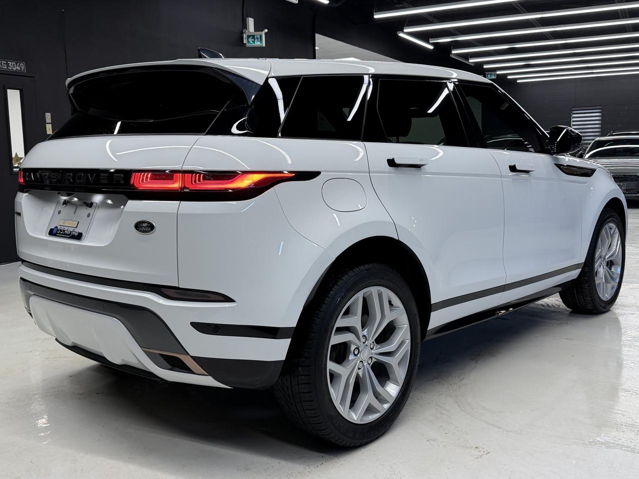 2022 Land Rover Range Rover Evoque R-DYNAMIC|NAV|PANO|LKA|BSM|FCW|ONE OWNER| Photo3
