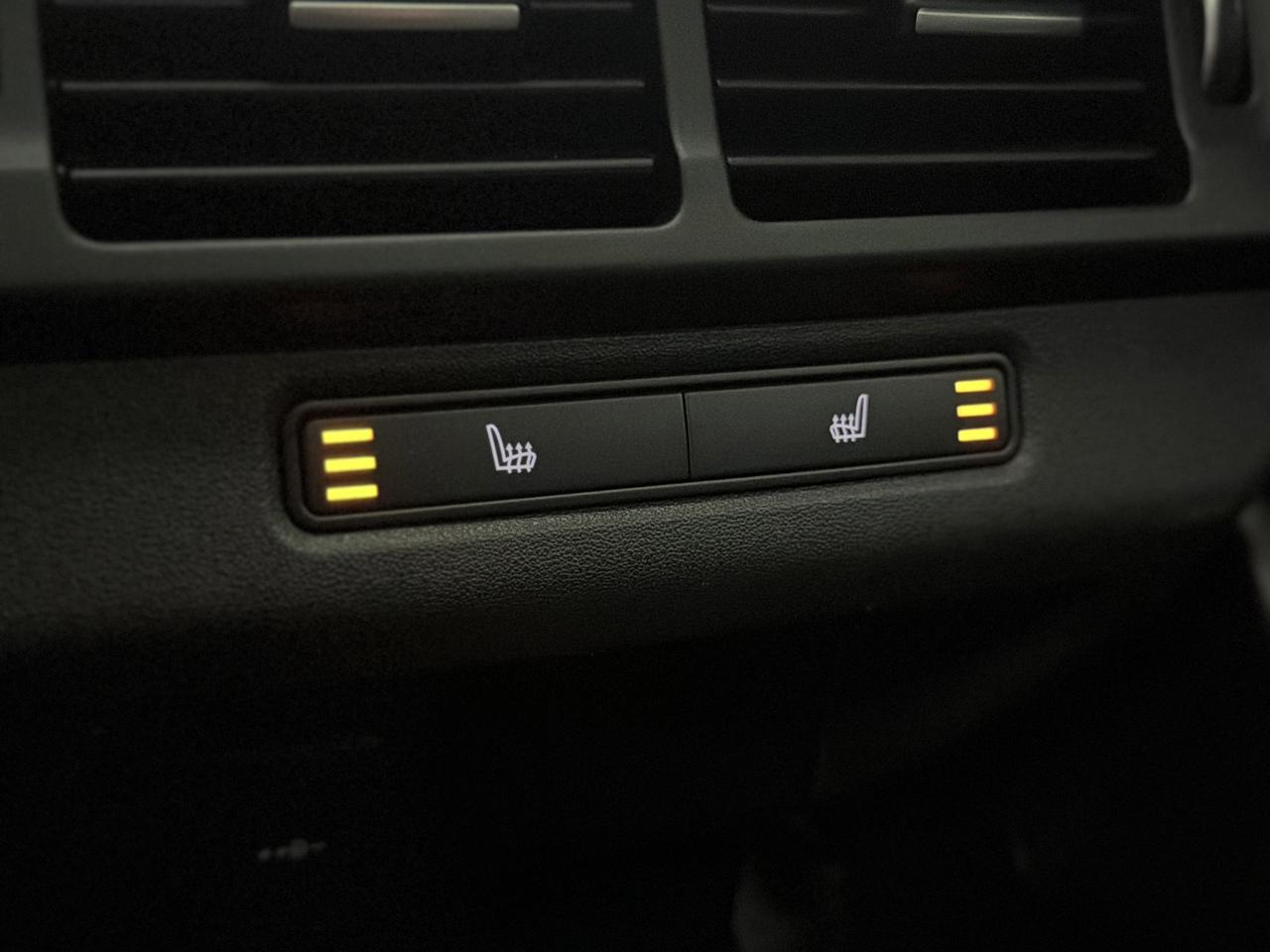 2022 Land Rover Range Rover Evoque R-DYNAMIC|NAV|PANO|LKA|BSM|FCW|ONE OWNER| Photo