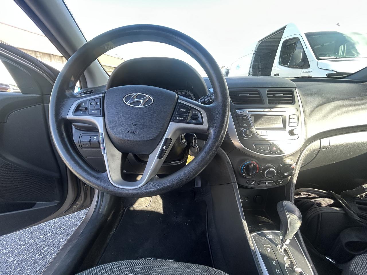 2014 Hyundai Accent GL - Photo #11