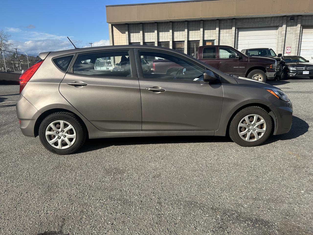 2014 Hyundai Accent GL - Photo #5