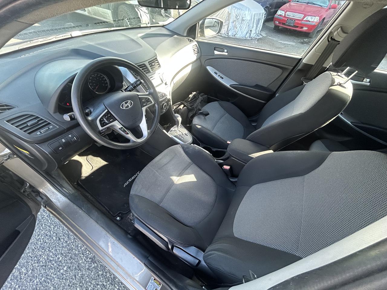 2014 Hyundai Accent GL - Photo #9