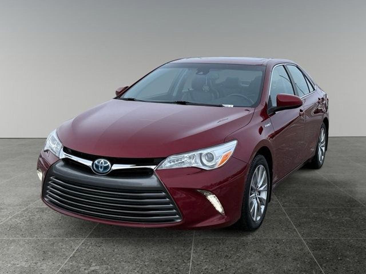 2017 Toyota Camry Hybrid - Photo #1