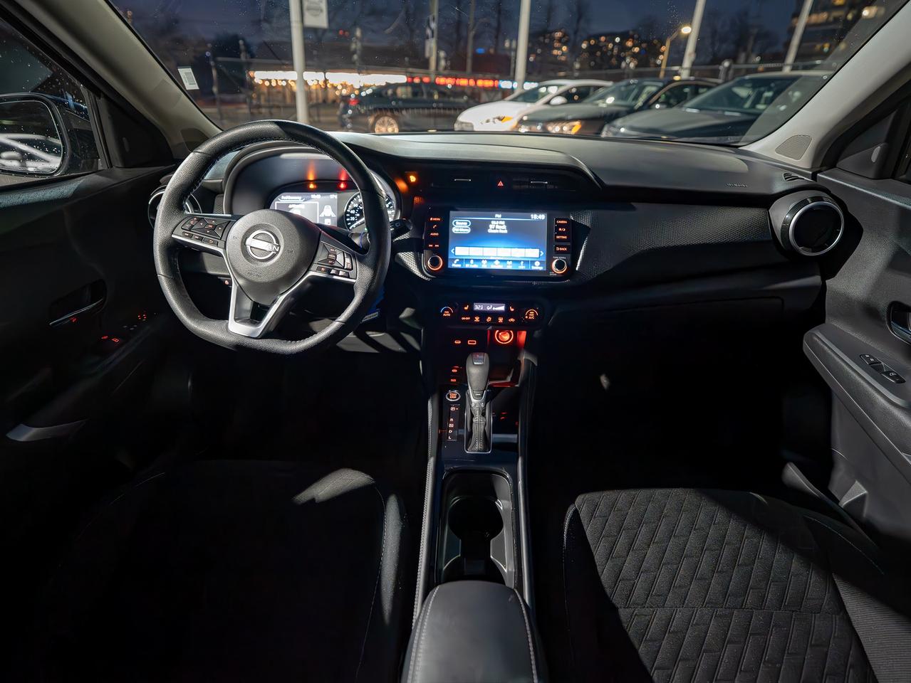 2025 Nissan Kicks SV| NO ACCIDENTS| CLEAN CARFAX| Photo