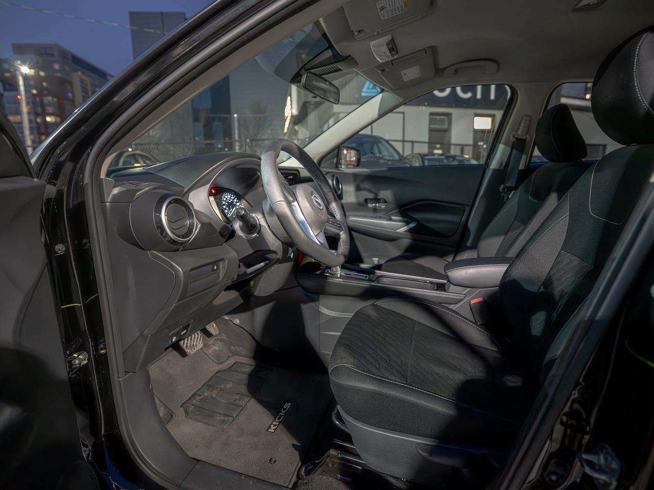 2025 Nissan Kicks SV| NO ACCIDENTS| CLEAN CARFAX| Photo