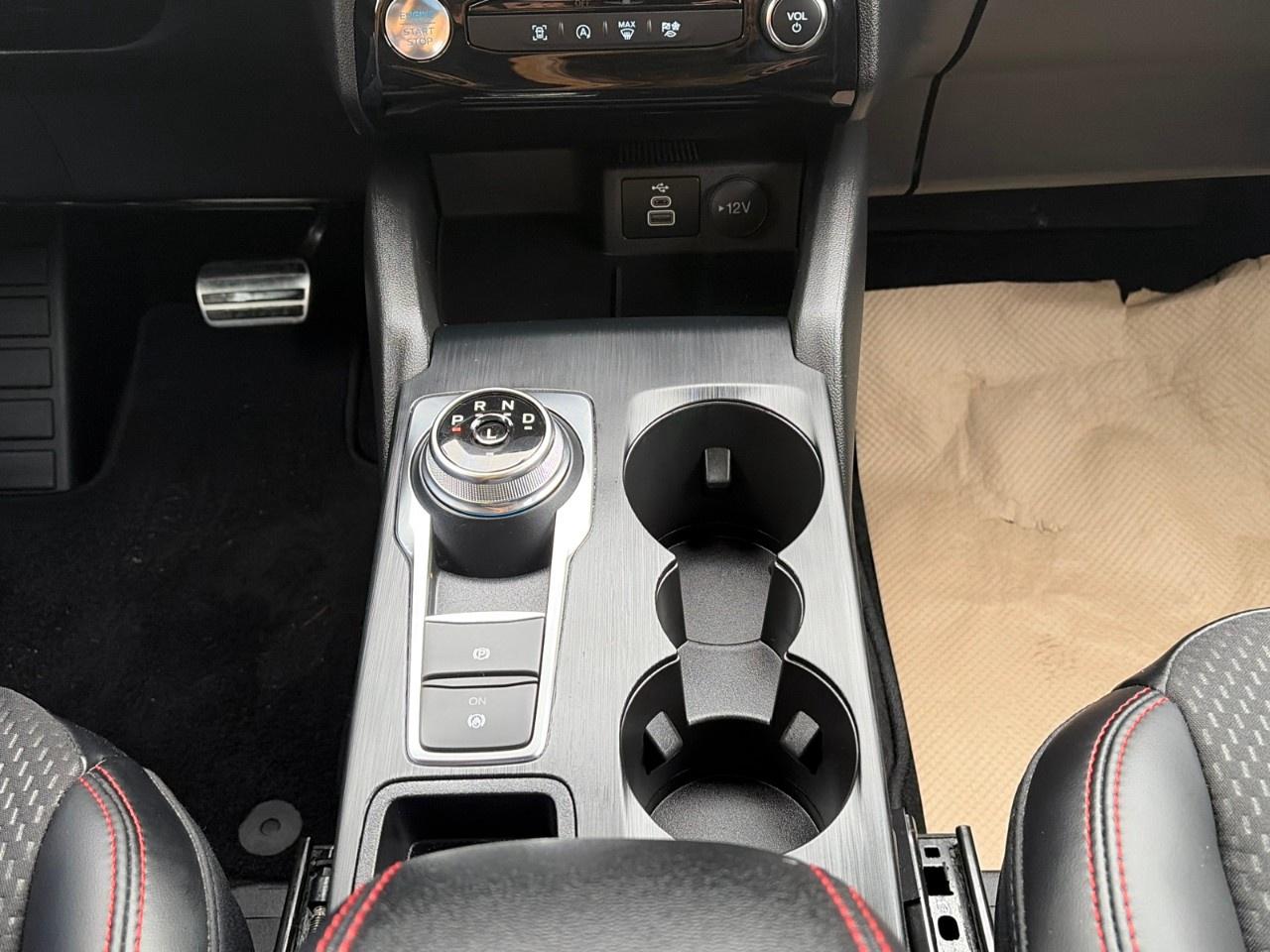 2024 Ford Escape ST-Line AWD Photo