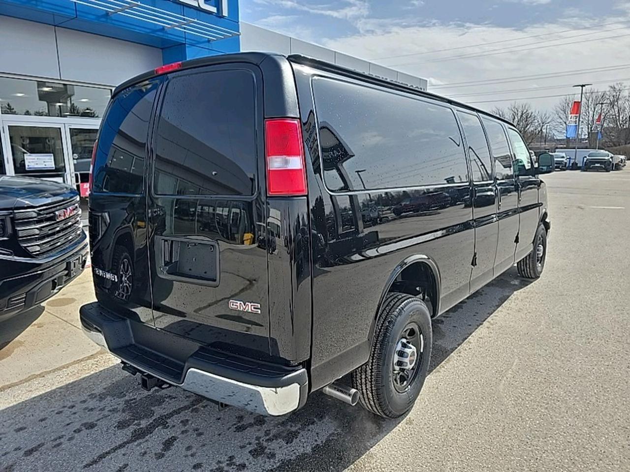 2026 GMC Savana 2500 Work Van Photo