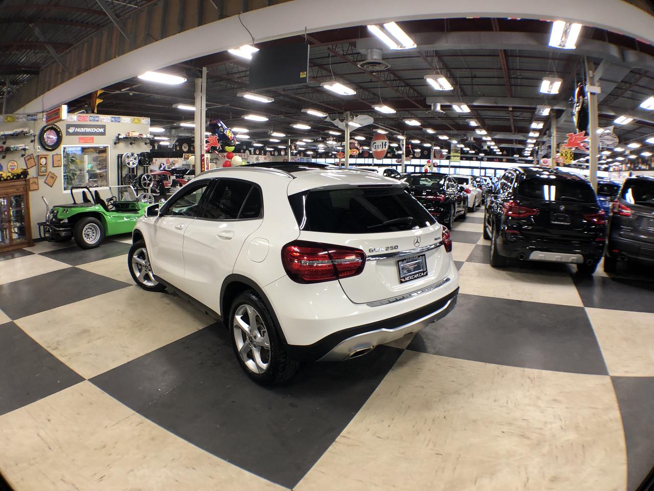 2018 Mercedes-Benz GLA GLA 250 4MATIC LEATHER PAN/ROOF CARPLAY B/SPOT CAM Photo4