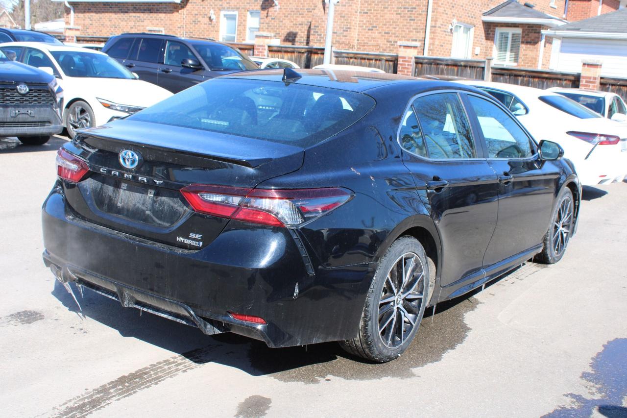 2024 Toyota Camry Hybrid SE Auto Photo