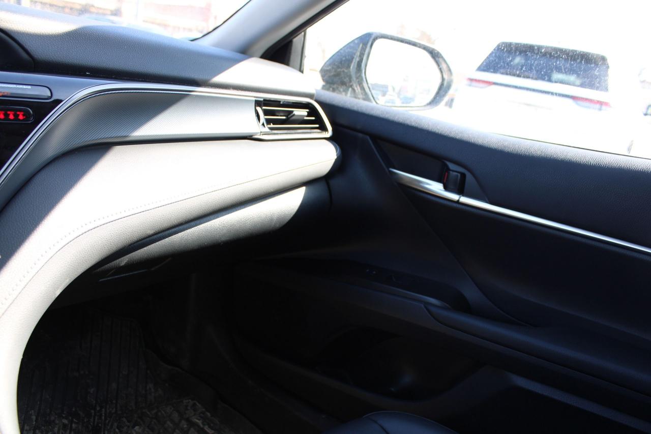 2024 Toyota Camry Hybrid SE Auto Photo