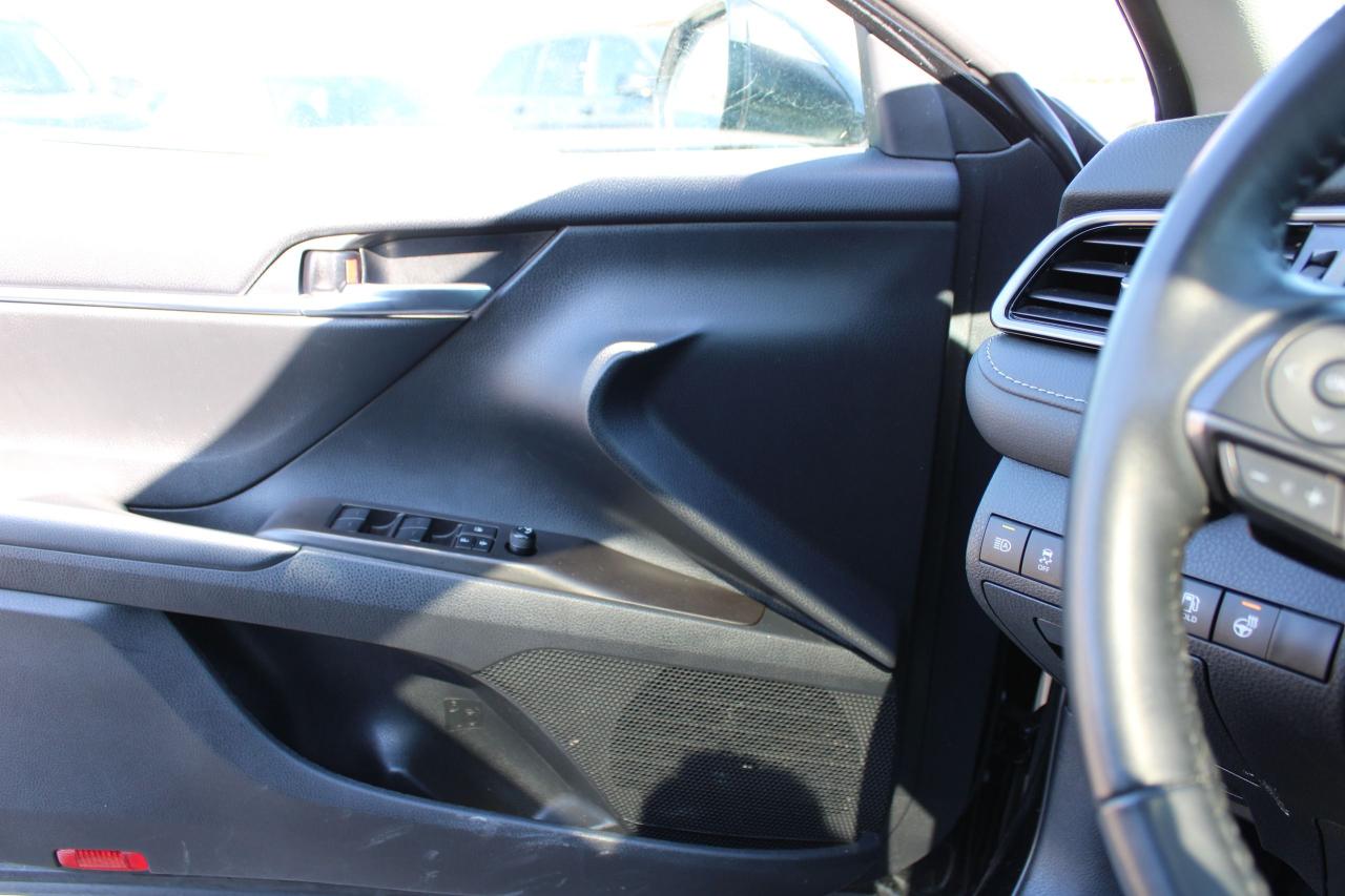 2024 Toyota Camry Hybrid SE Auto Photo