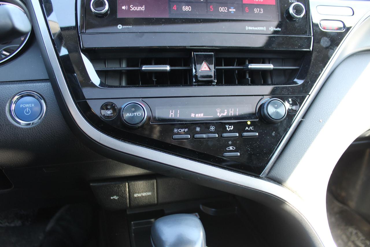 2024 Toyota Camry Hybrid SE Auto Photo