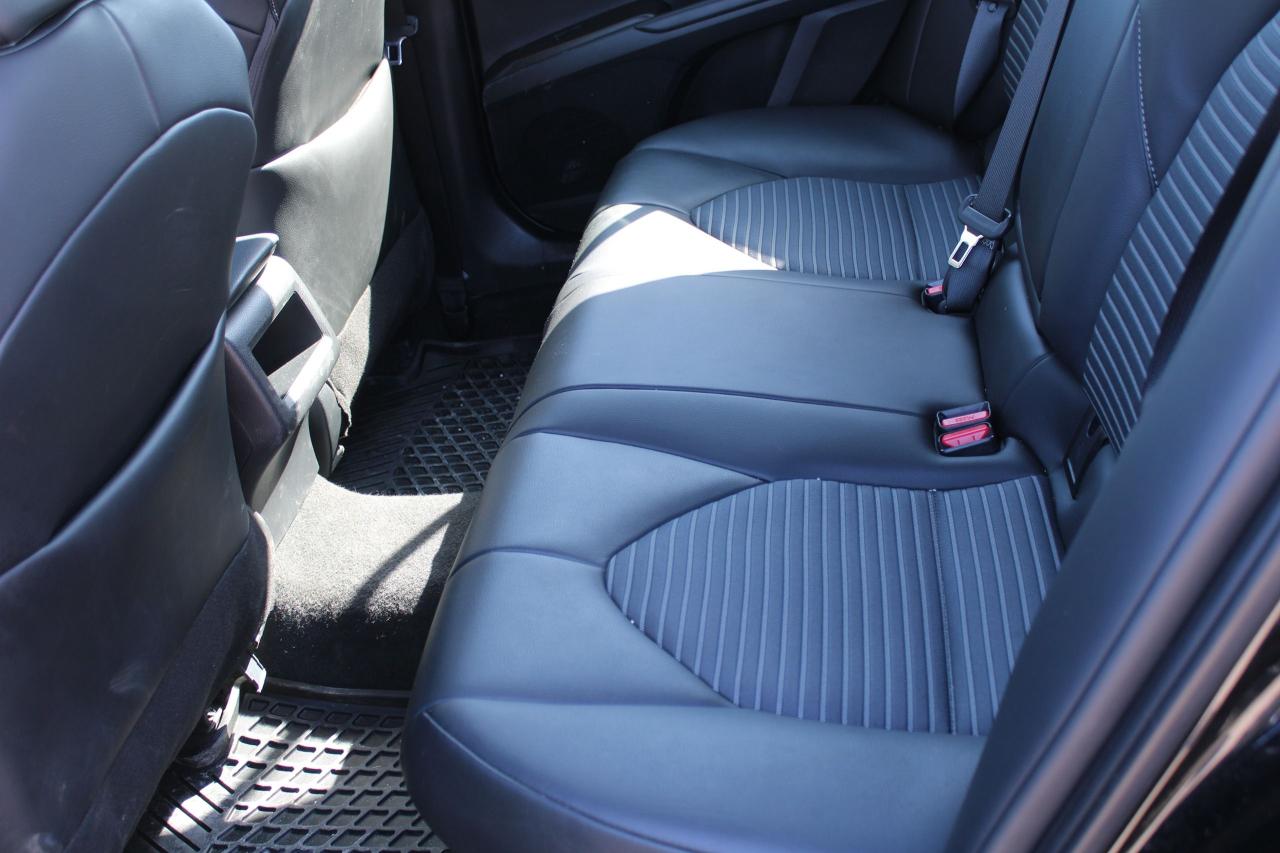 2024 Toyota Camry Hybrid SE Auto Photo