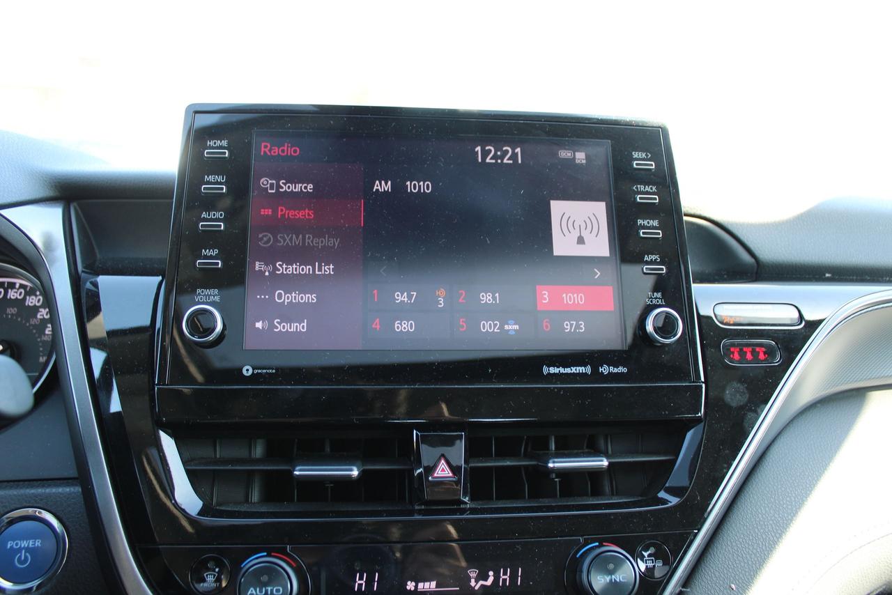 2024 Toyota Camry Hybrid SE Auto Photo