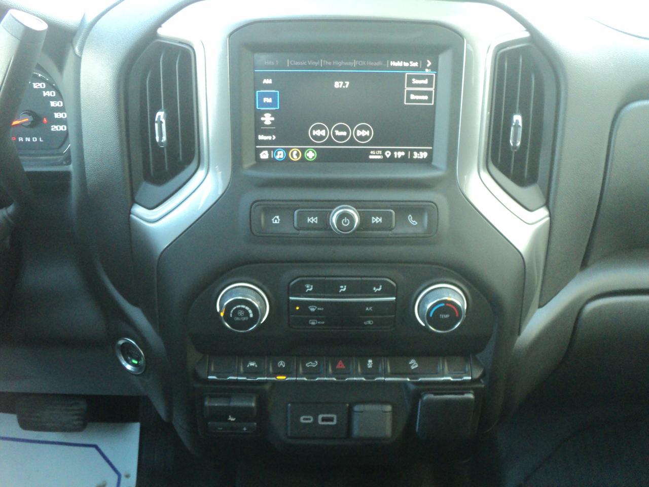 2024 Chevrolet Silverado 1500 CustomTrailBossCrewCabZ71 4WD 5.3L8cylGas 6'7"Box Photo