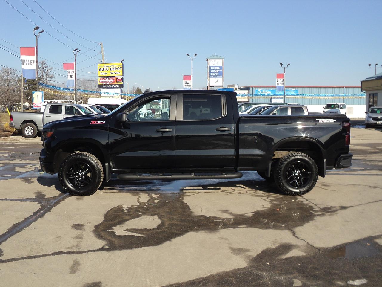 2024 Chevrolet Silverado 1500 CustomTrailBossCrewCabZ71 4WD 5.3L8cylGas 6'7"Box Photo