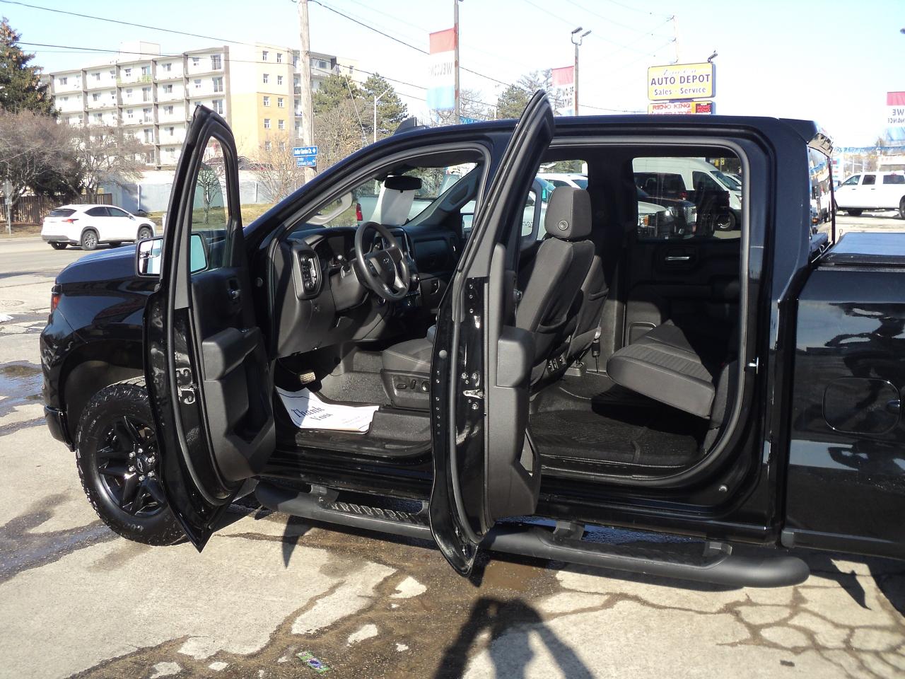 2024 Chevrolet Silverado 1500 CustomTrailBossCrewCabZ71 4WD 5.3L8cylGas 6'7"Box Photo