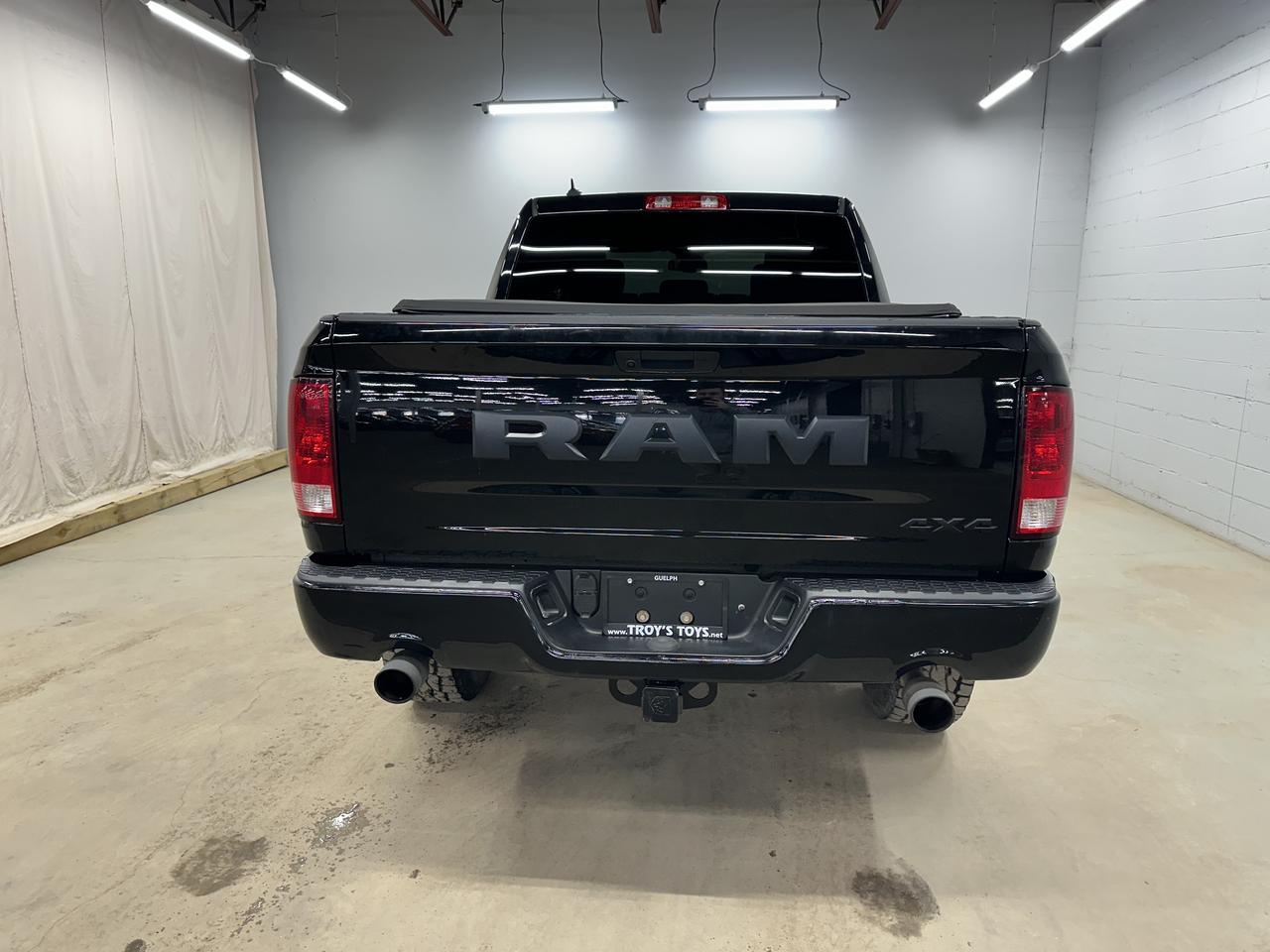 2021 RAM 1500 Classic EXPRESS 4X4 CREW CAB 5'7" BOX Photo6