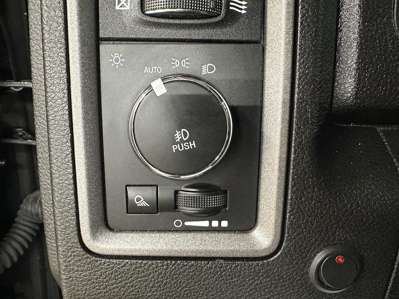 2021 RAM 1500 Classic EXPRESS 4X4 CREW CAB 5'7" BOX Photo