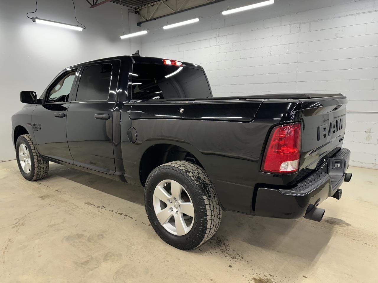 2021 RAM 1500 Classic EXPRESS 4X4 CREW CAB 5'7" BOX Photo