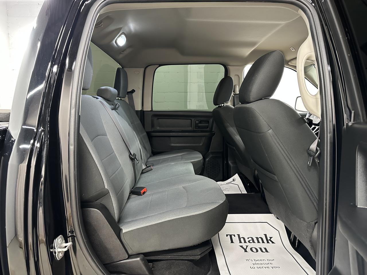 2021 RAM 1500 Classic EXPRESS 4X4 CREW CAB 5'7" BOX Photo10