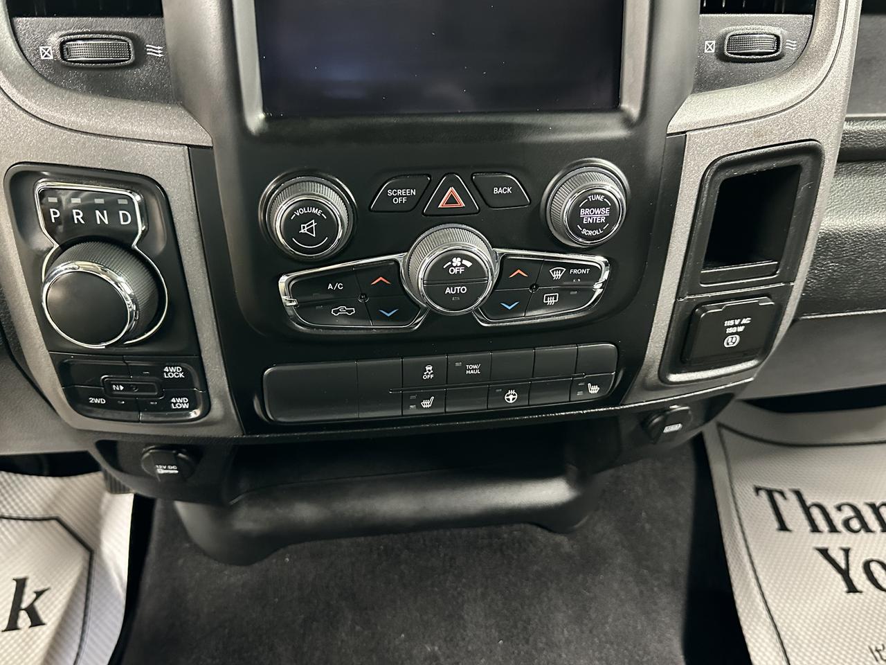 2021 RAM 1500 Classic EXPRESS 4X4 CREW CAB 5'7" BOX Photo16