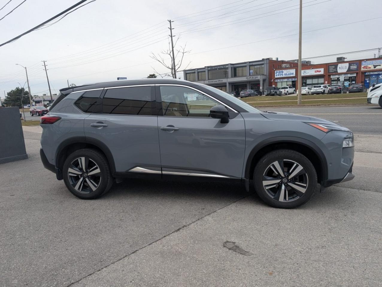 2021 Nissan Rogue PLATINUM / FULL SERVICE RECORDS/ TWO TONE EXTERIOR Photo