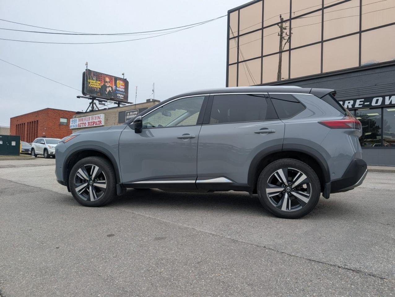 2021 Nissan Rogue PLATINUM / FULL SERVICE RECORDS/ TWO TONE EXTERIOR Photo
