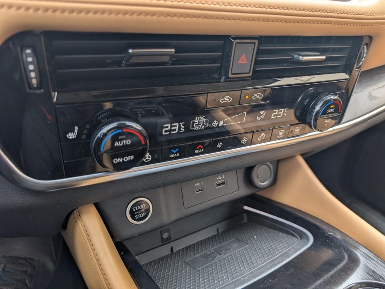 2021 Nissan Rogue PLATINUM / FULL SERVICE RECORDS/ TWO TONE EXTERIOR - Photo #20