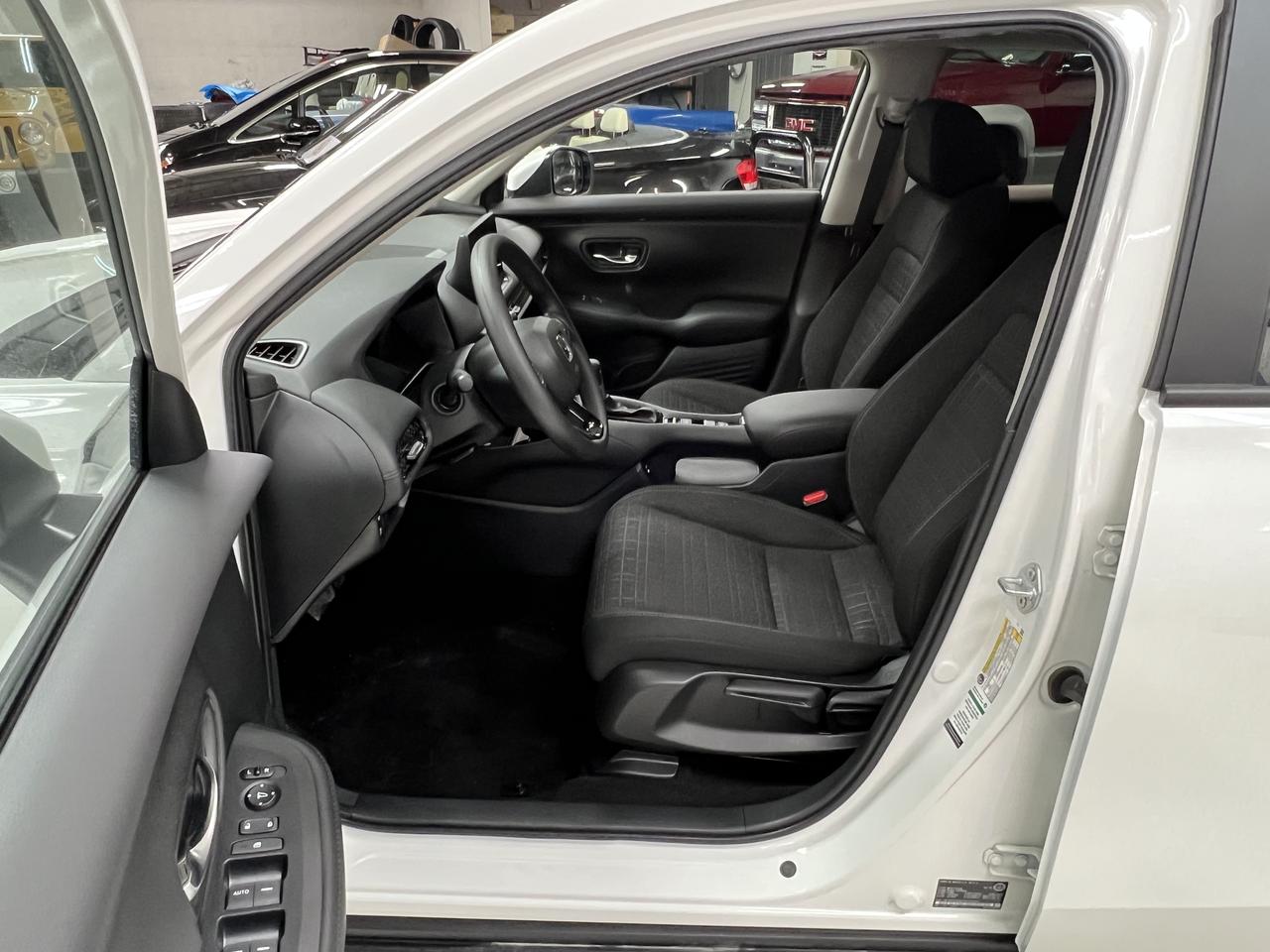 2026 Honda HR-V LX 2WD CVT Photo4