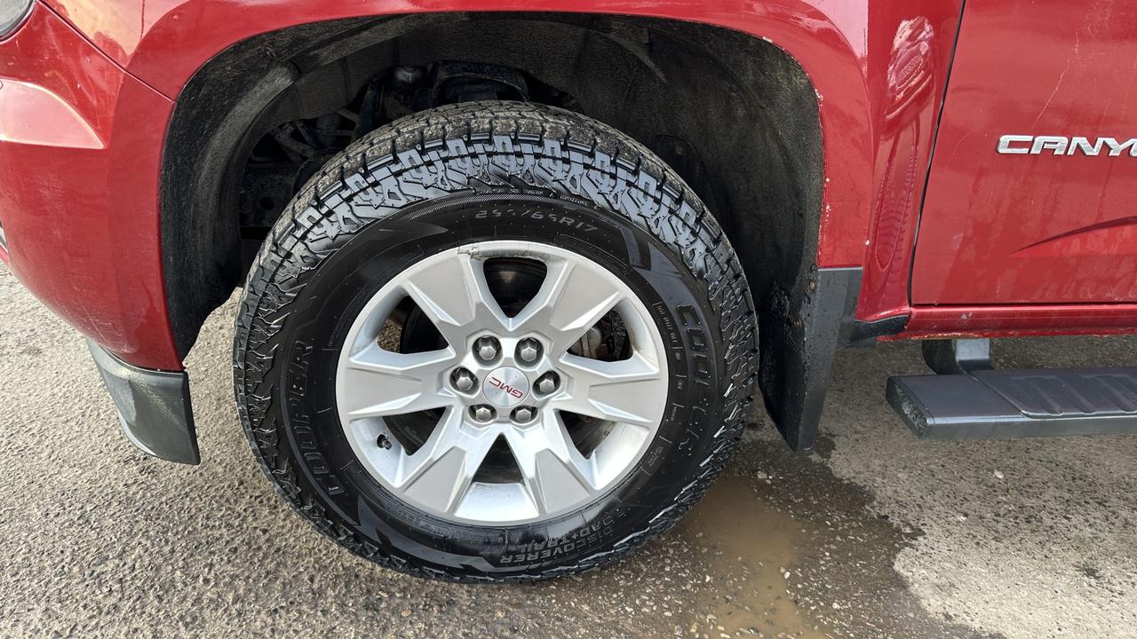 2015 GMC Canyon SLE, 4X4, WELL MAINTAINED, 4 CYLINDER, CERTIFIED Photo