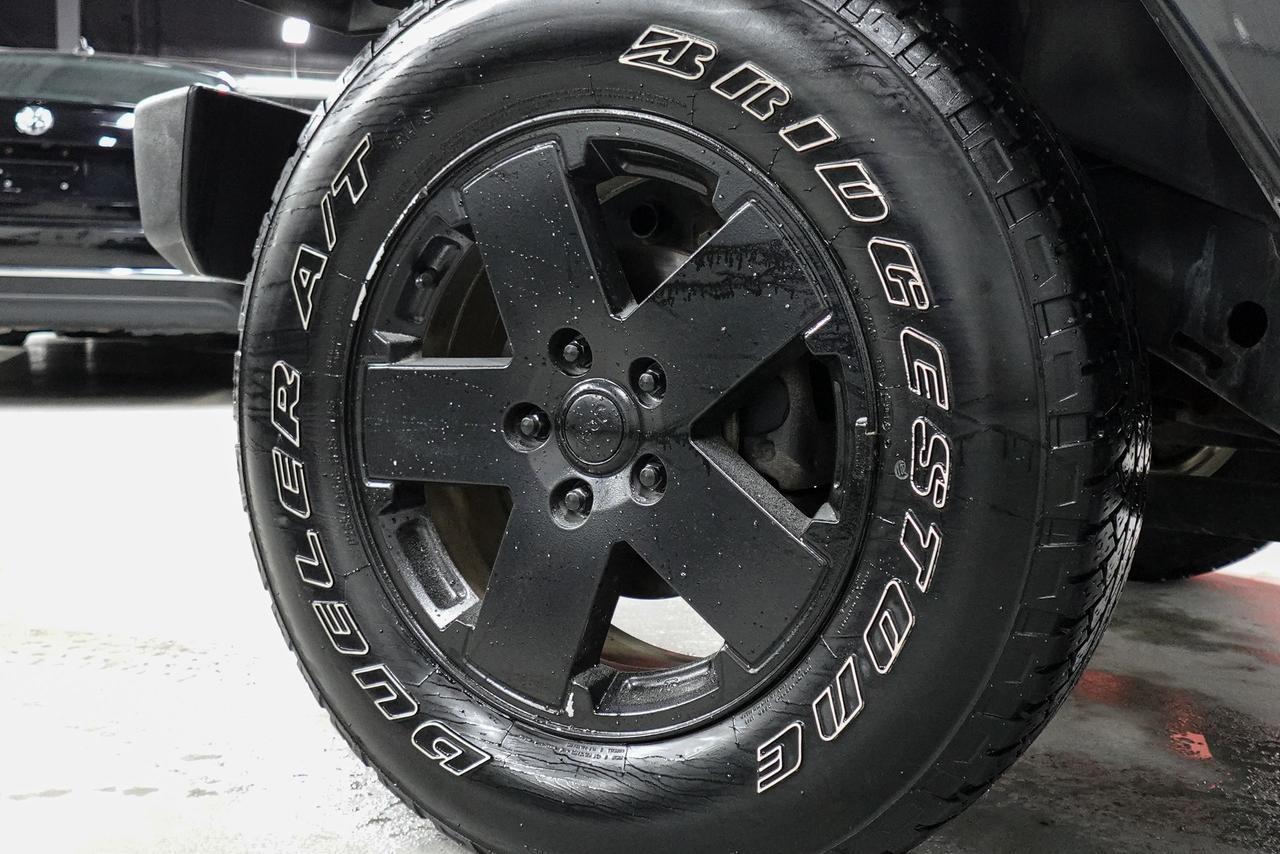 2012 Jeep Wrangler 4WD 4DR SAHARA - NAV, REMOTE START, HEATED SEATS Photo