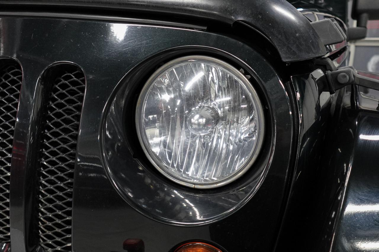 2012 Jeep Wrangler 4WD 4DR SAHARA - NAV, REMOTE START, HEATED SEATS Photo